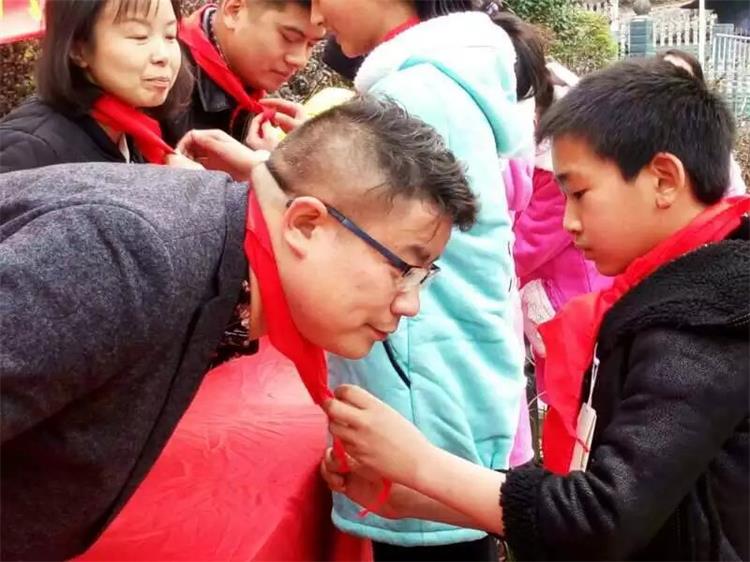 濰柴福湘走進(jìn)湘西獻(xiàn)愛心,助困難學(xué)生實現(xiàn)上學(xué)的愿望